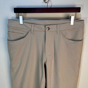 Lululemon Men's tan performance flat front chino Golf Pants 32 X 29 EUC